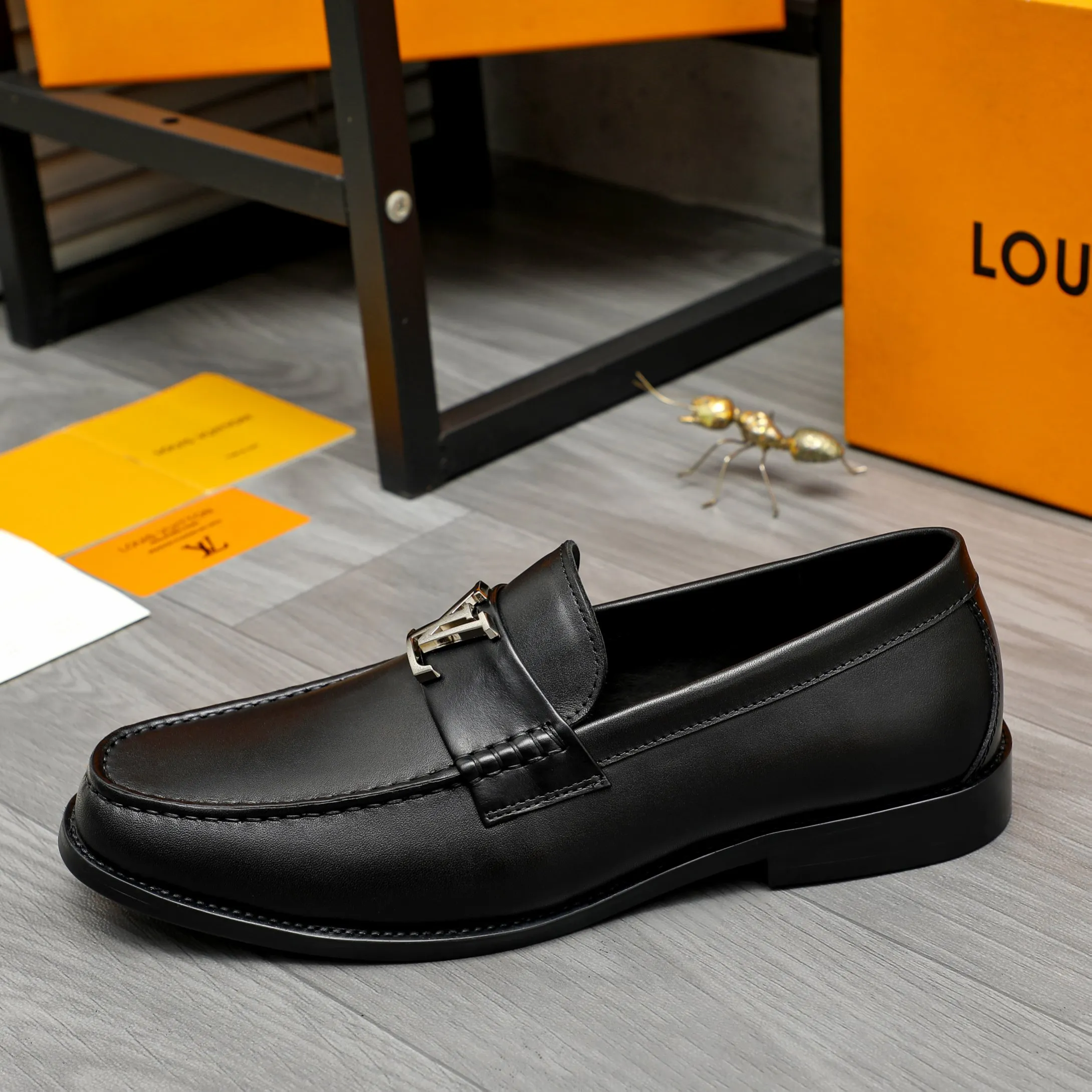 Men's shoes 💰442 Product trademark: LV "Louis Vuitton" business slip-on leather shoes Regular size: 38-46 (45.46 custom-made, non-returnable) Product materials: Selected high-quality cowhide upper, cowhide lining, original rubber outsole